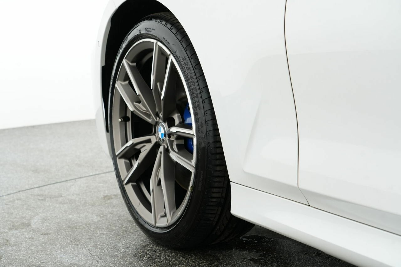 BMW 3 Series image 4