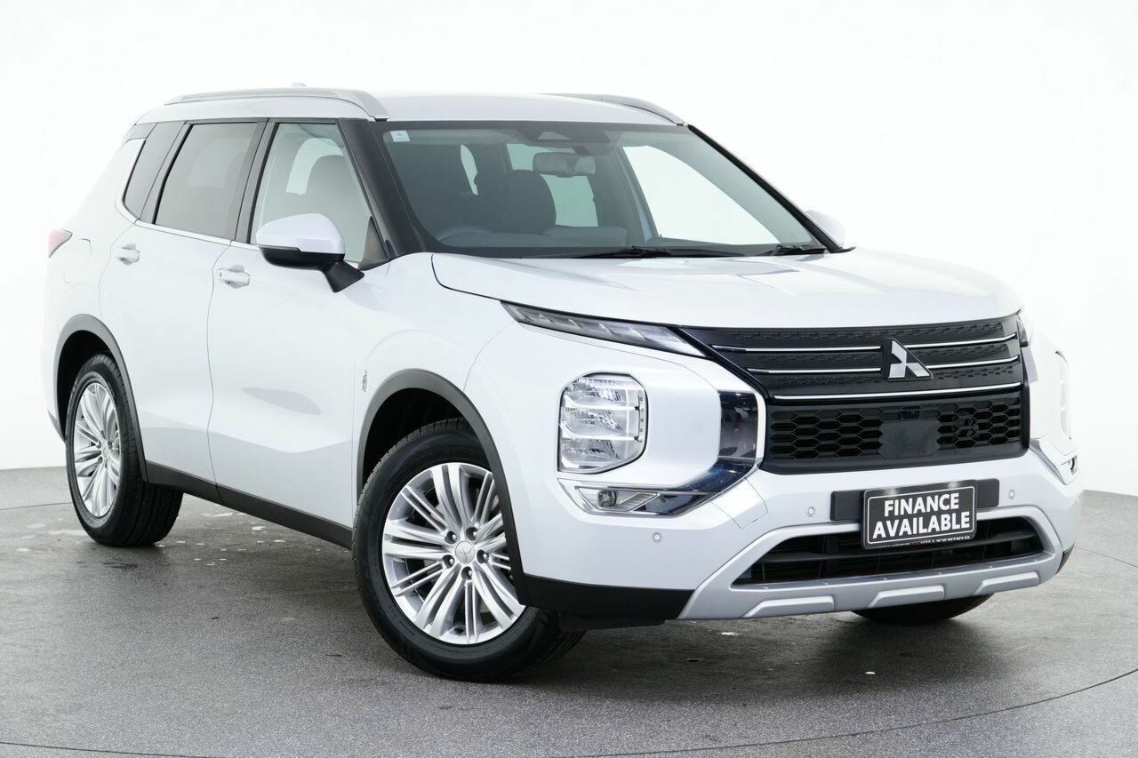 Mitsubishi Outlander image 1