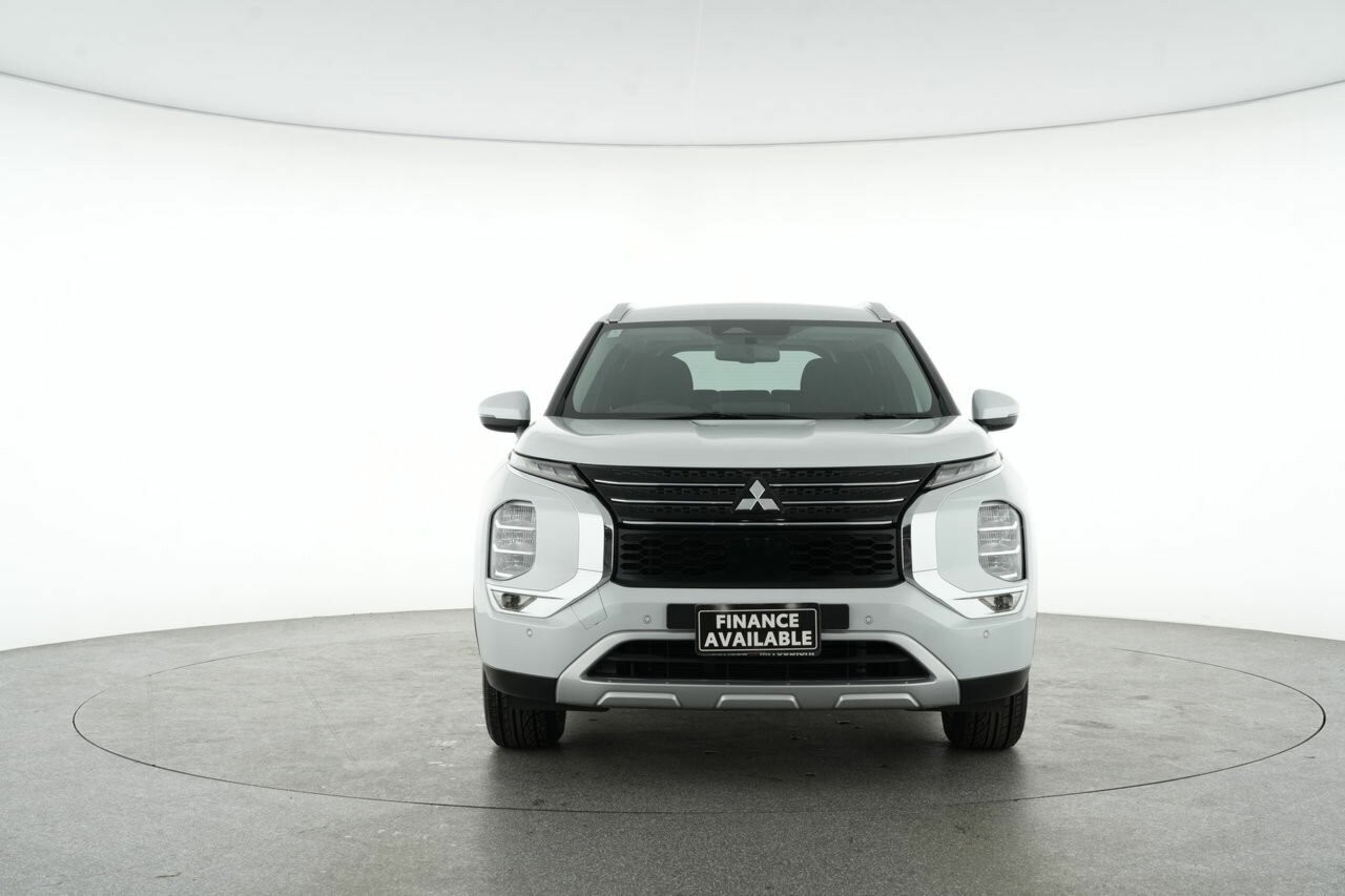 Mitsubishi Outlander image 3