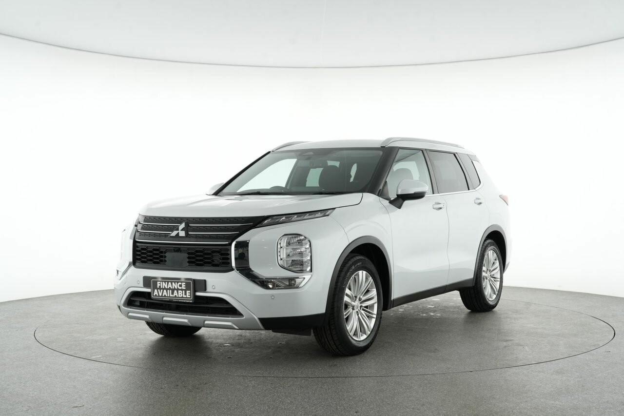 Mitsubishi Outlander image 4