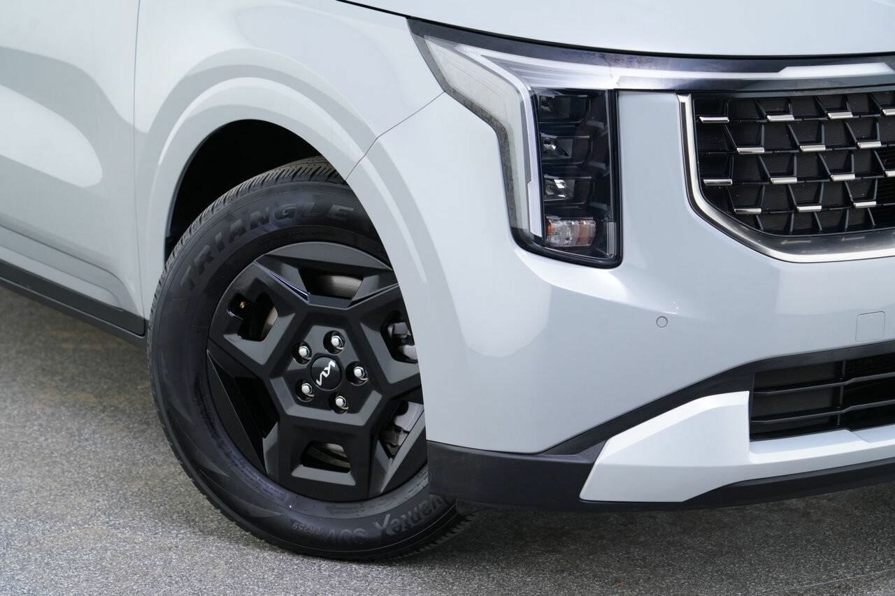 Kia Carnival image 2