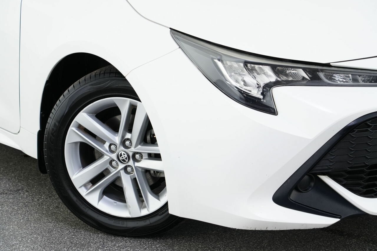 Toyota Corolla image 2