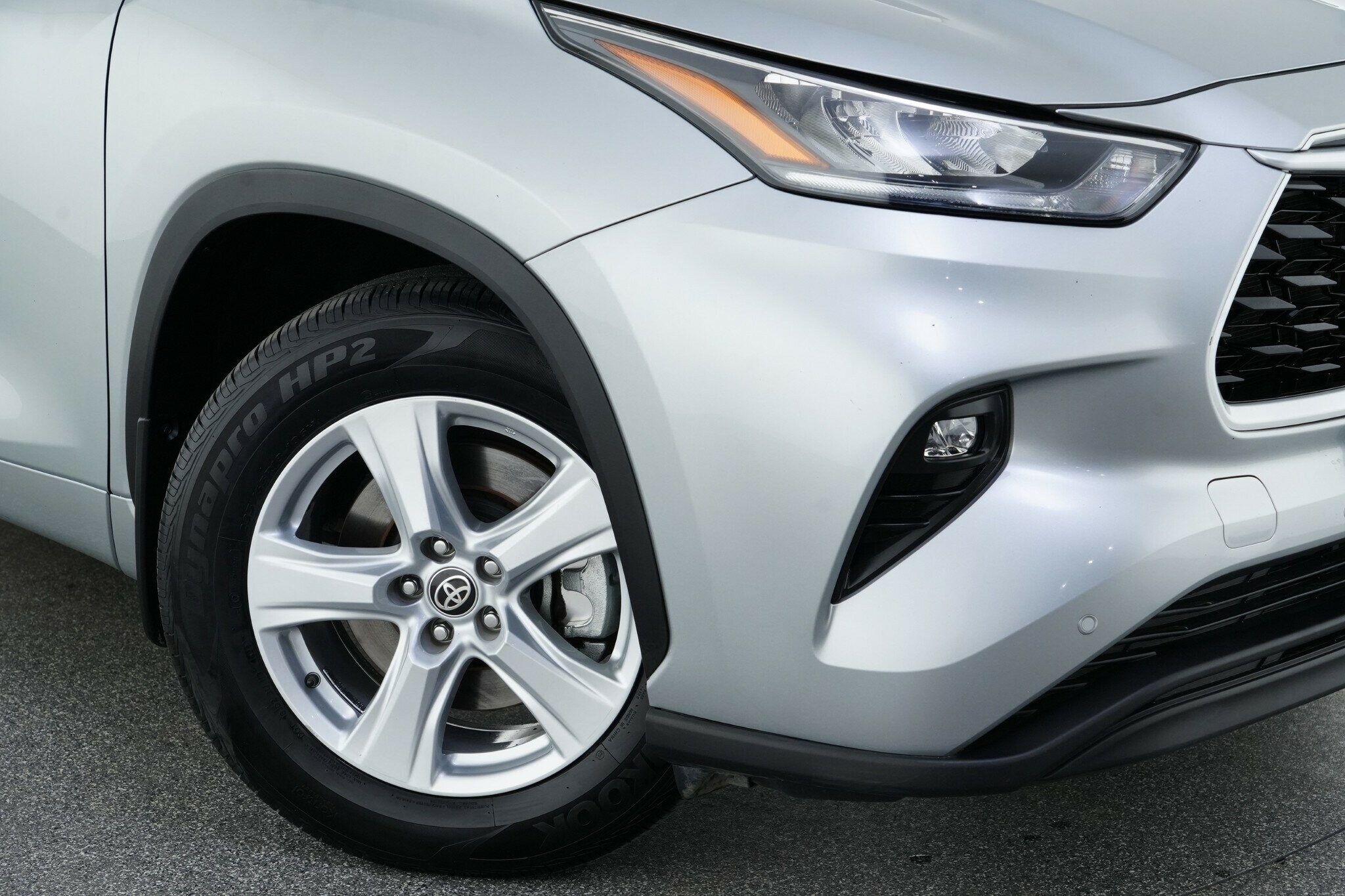 Toyota Kluger image 2