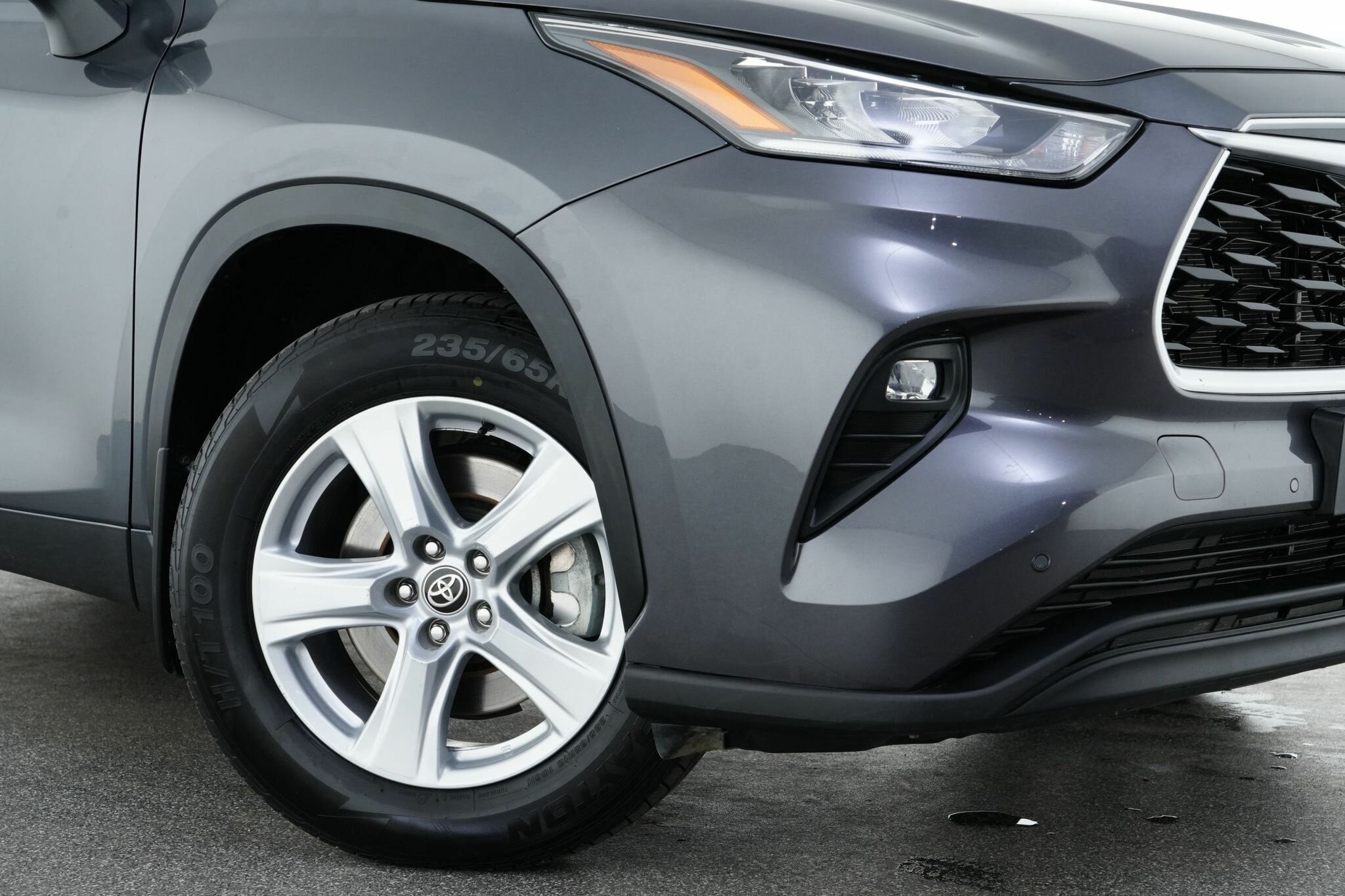 Toyota Kluger image 2