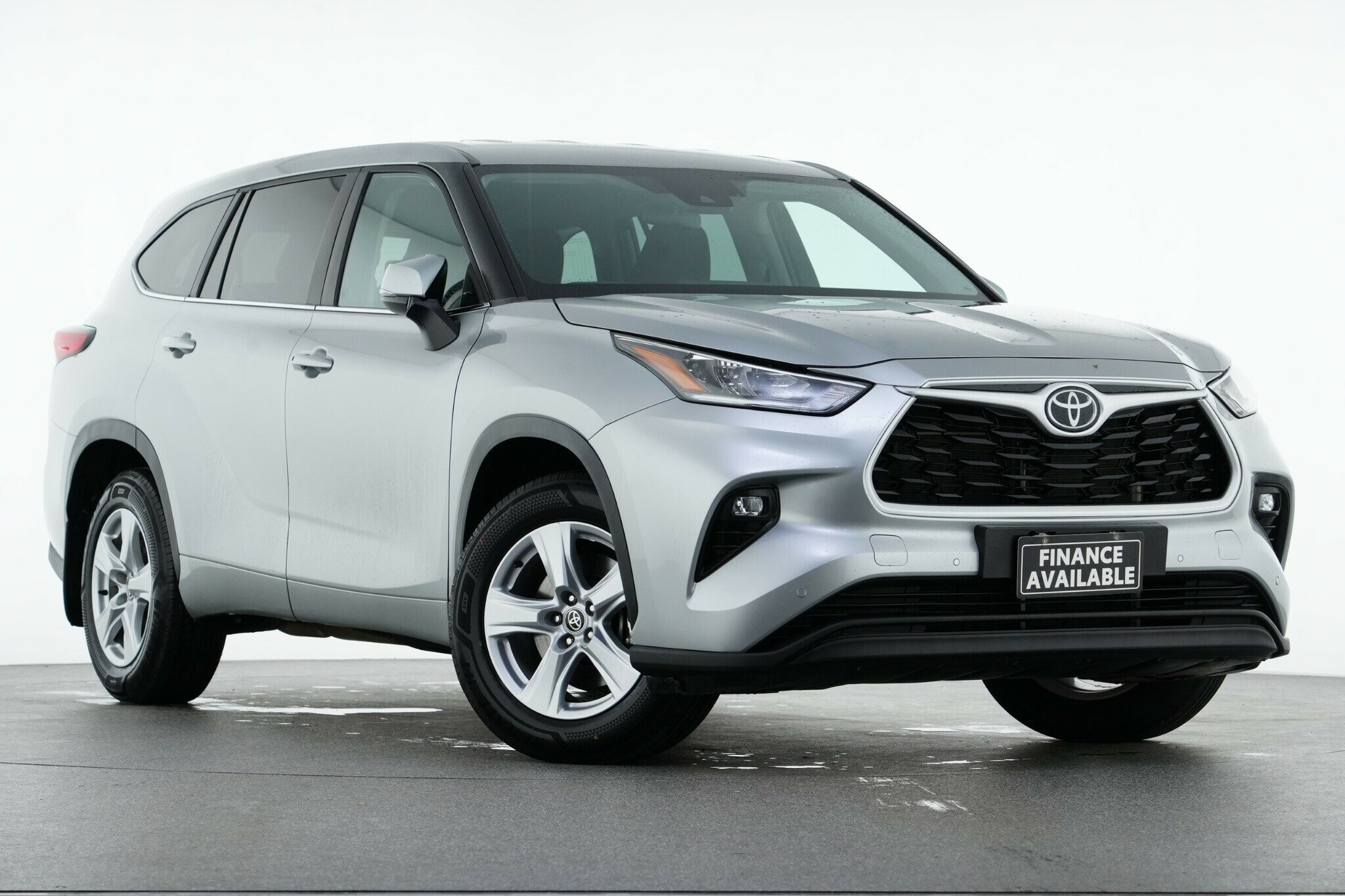 Toyota Kluger image 1