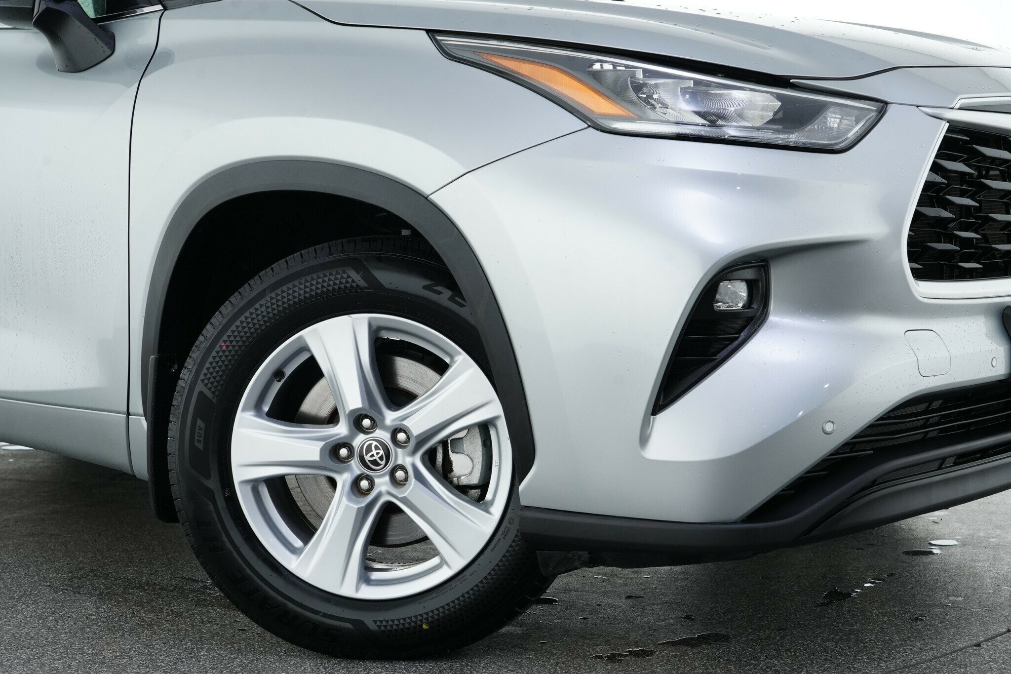 Toyota Kluger image 2