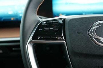 https://vehicle-cdn.autoleague.cloud/30641_U600073_15.jpg