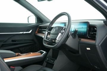 https://vehicle-cdn.autoleague.cloud/30641_U600076_17.jpg