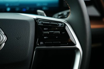 https://vehicle-cdn.autoleague.cloud/30641_U600081_18.jpg