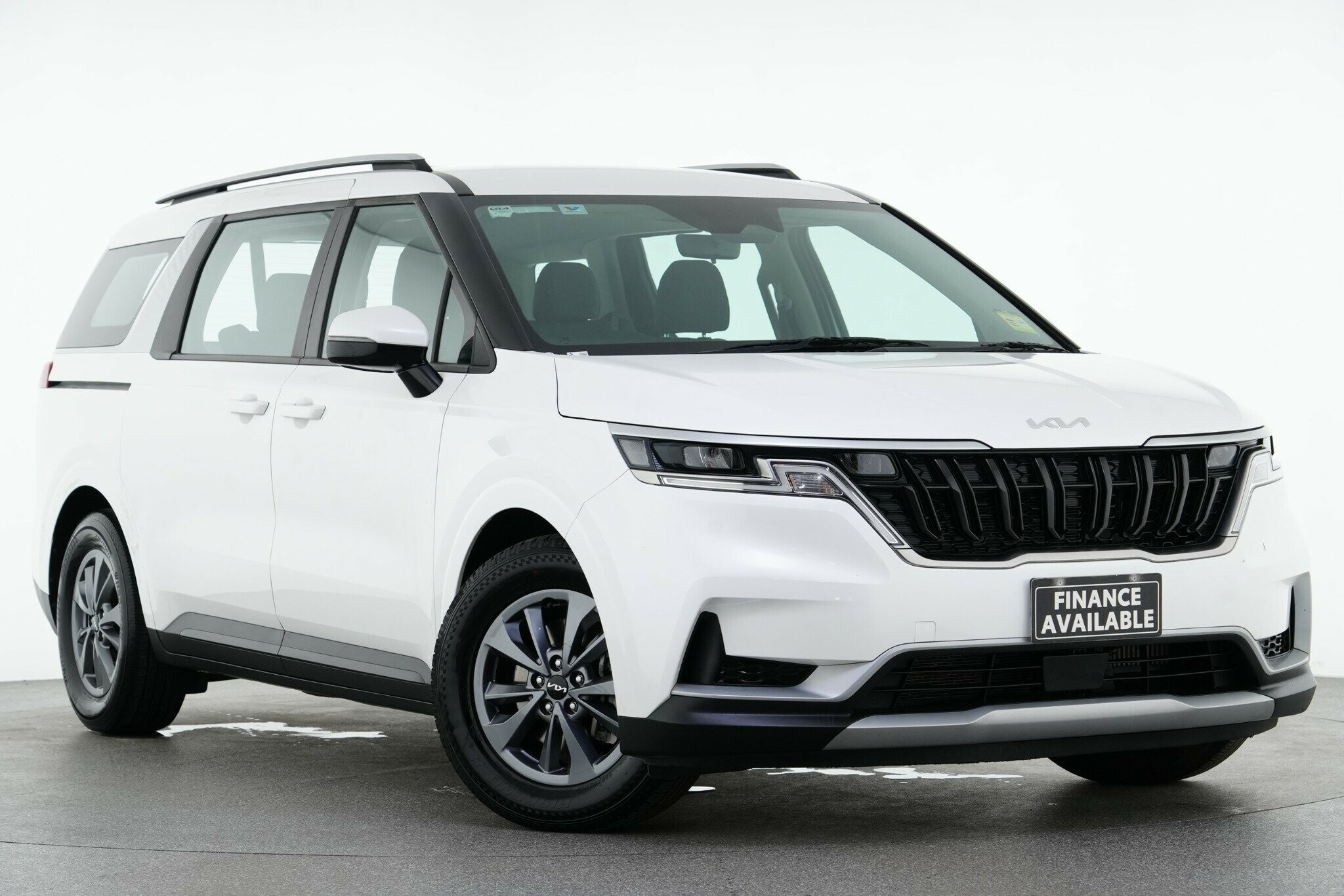 Kia Carnival image 1