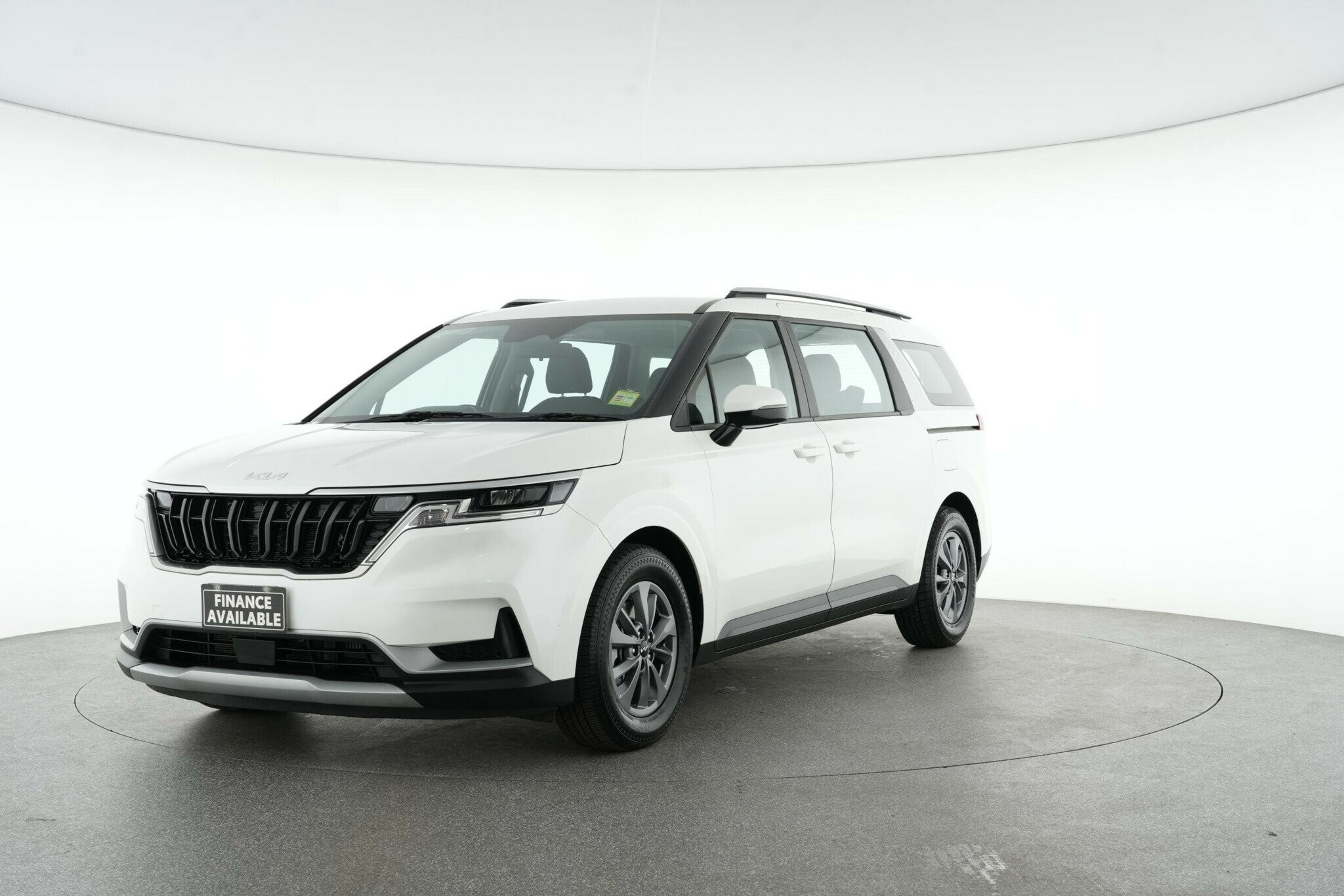 Kia Carnival image 4