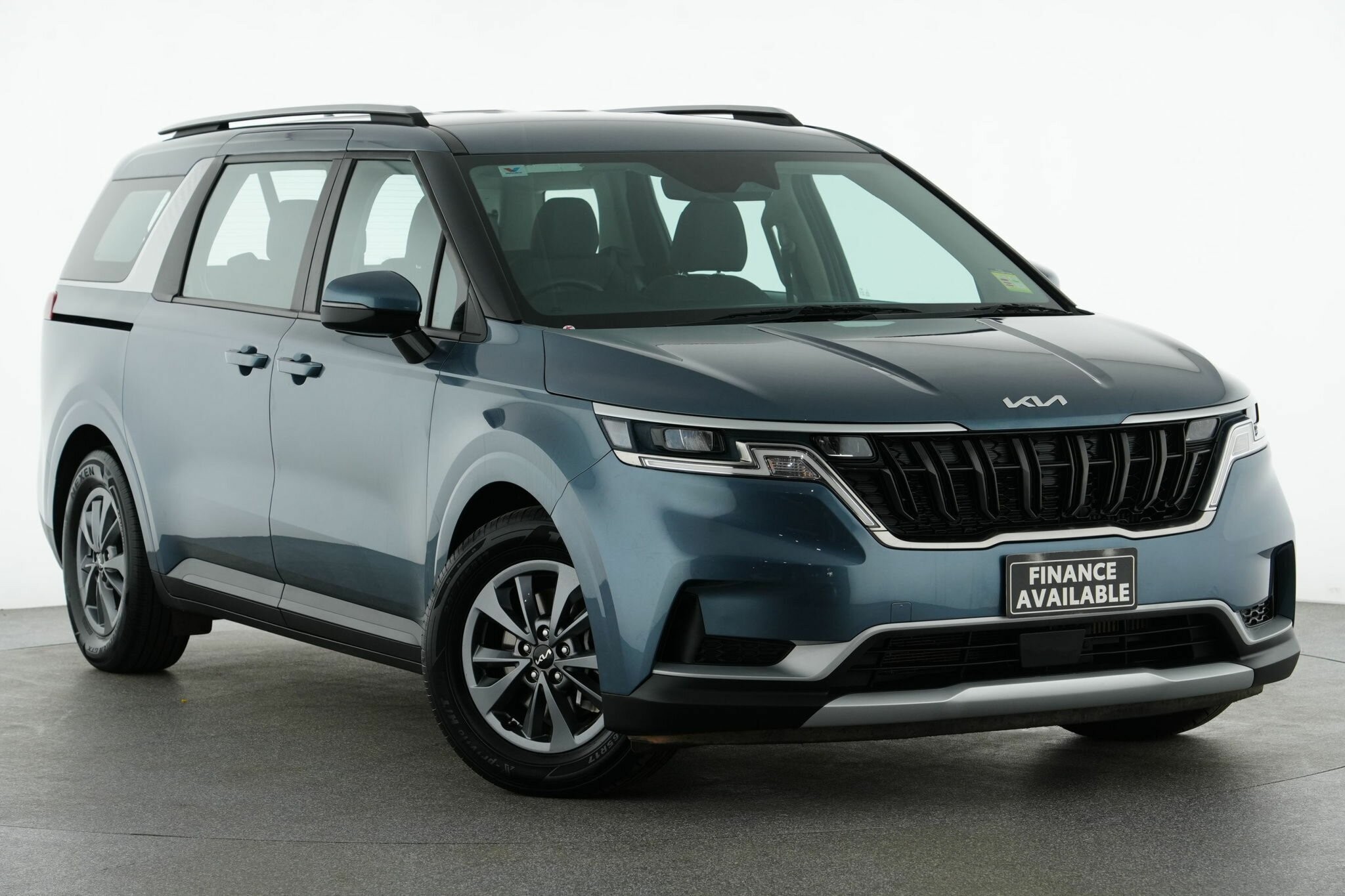 Kia Carnival image 1