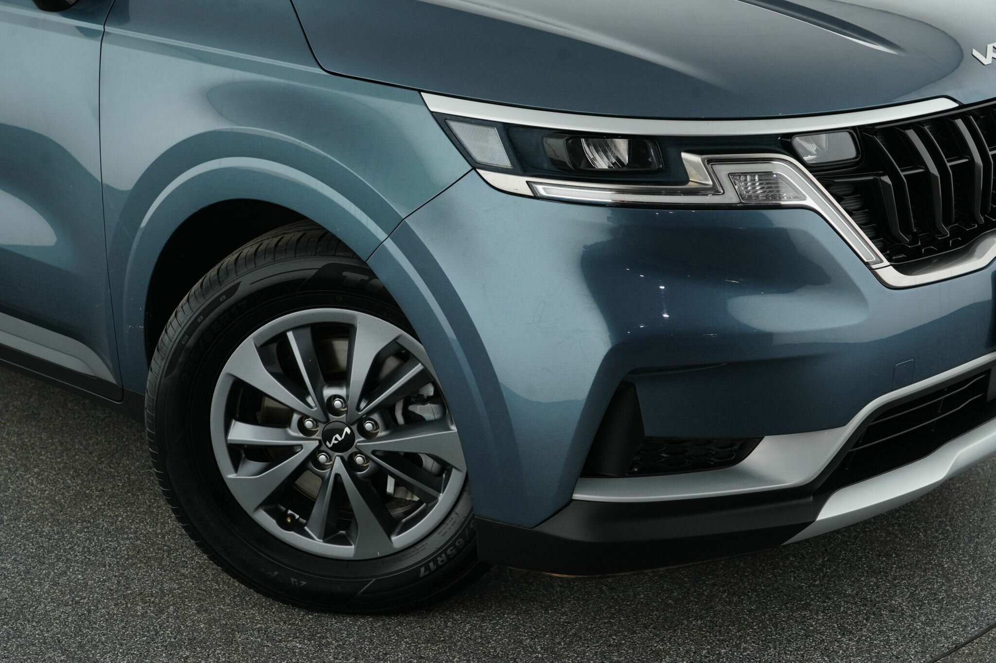 Kia Carnival image 2