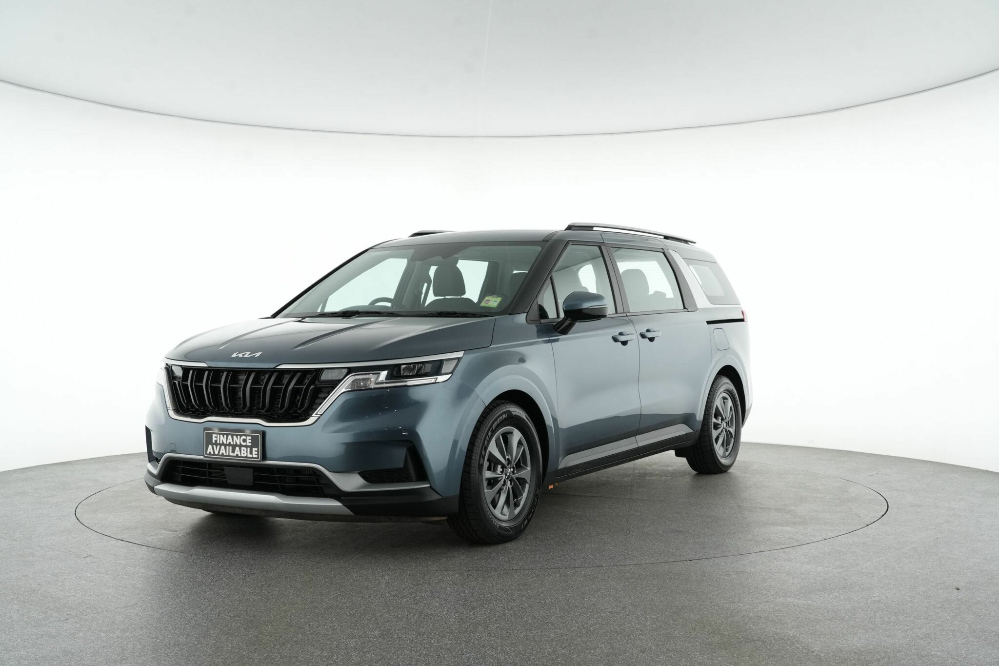 Kia Carnival image 4