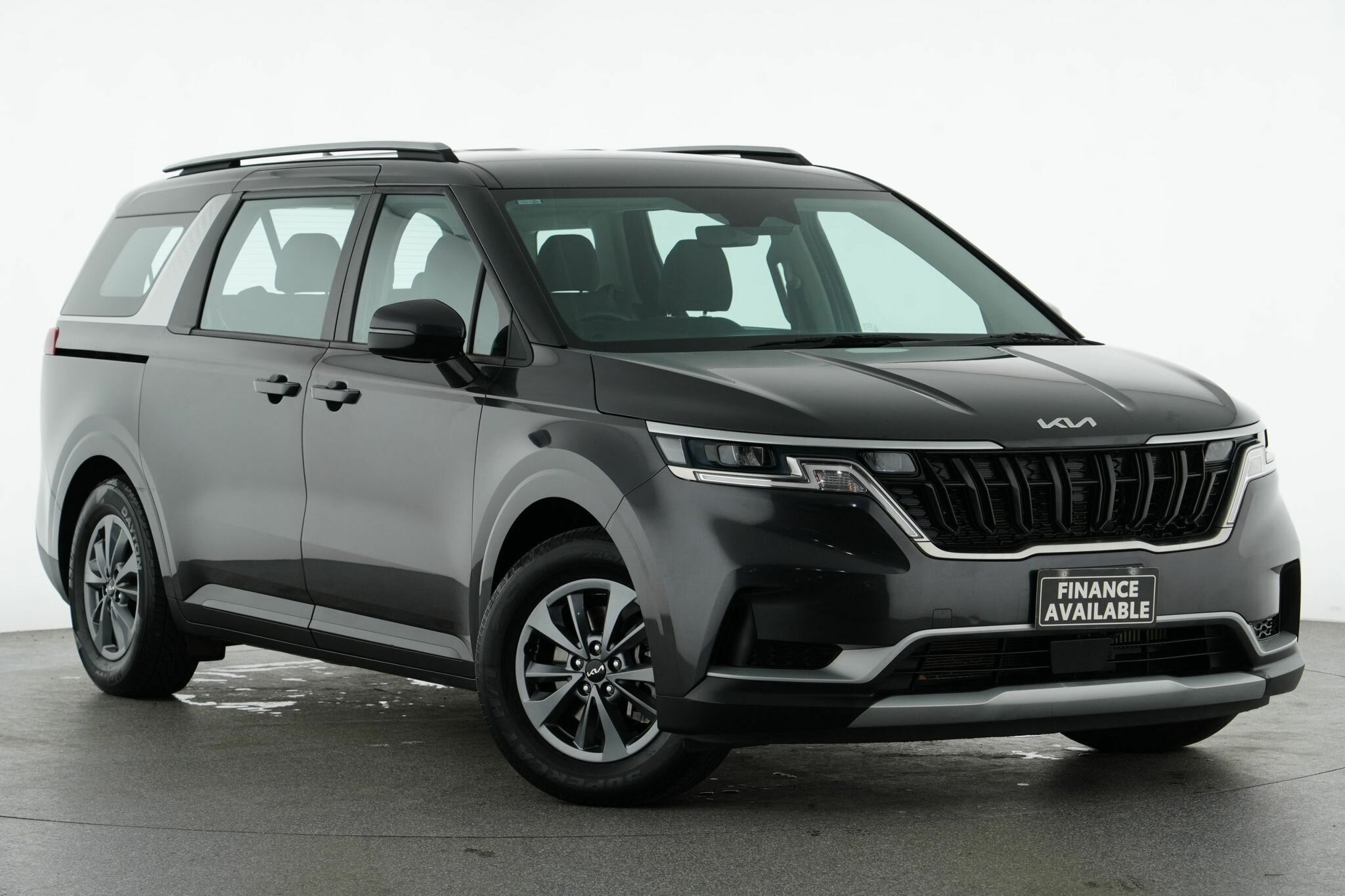 Kia Carnival image 1