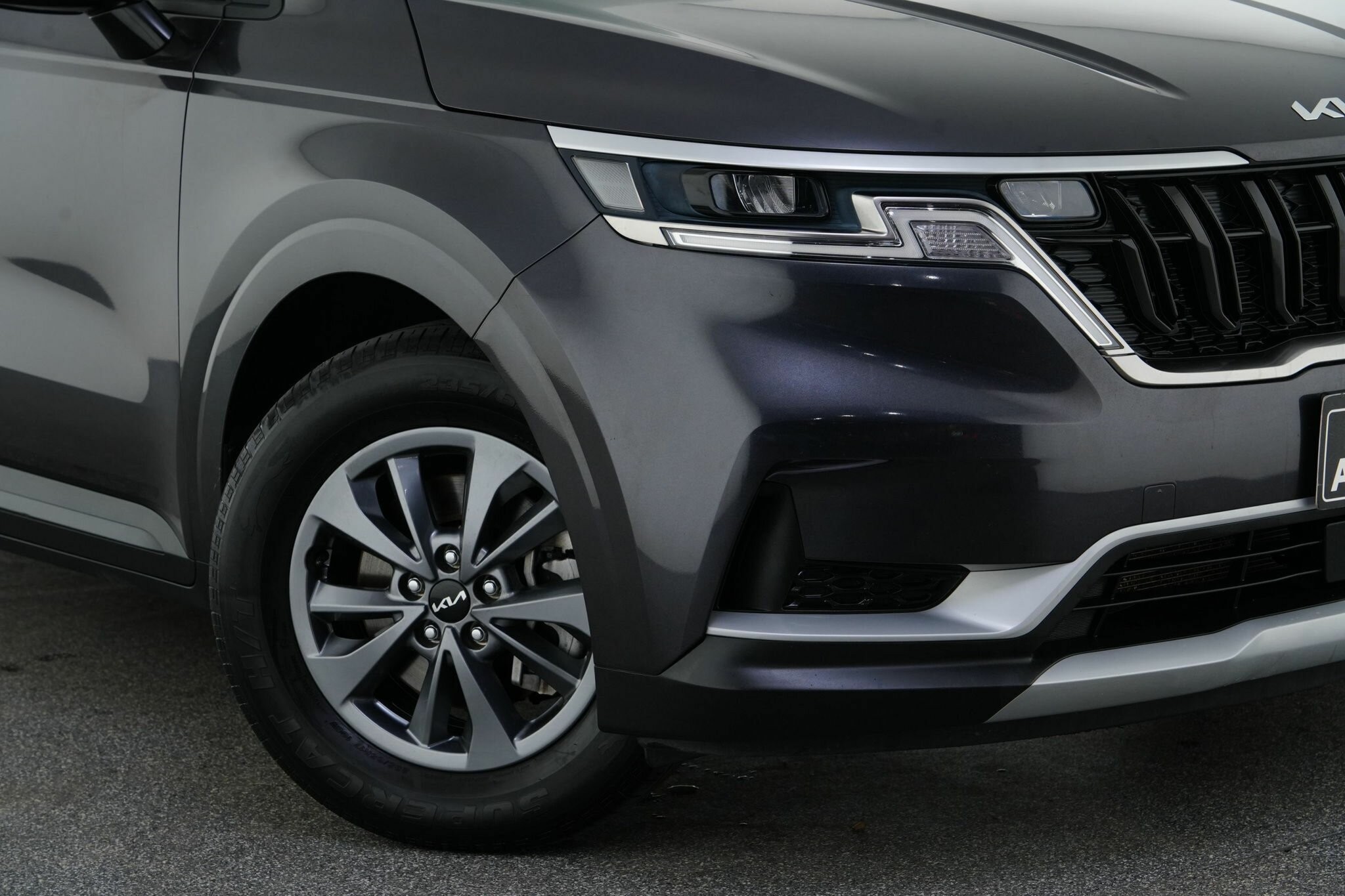 Kia Carnival image 2