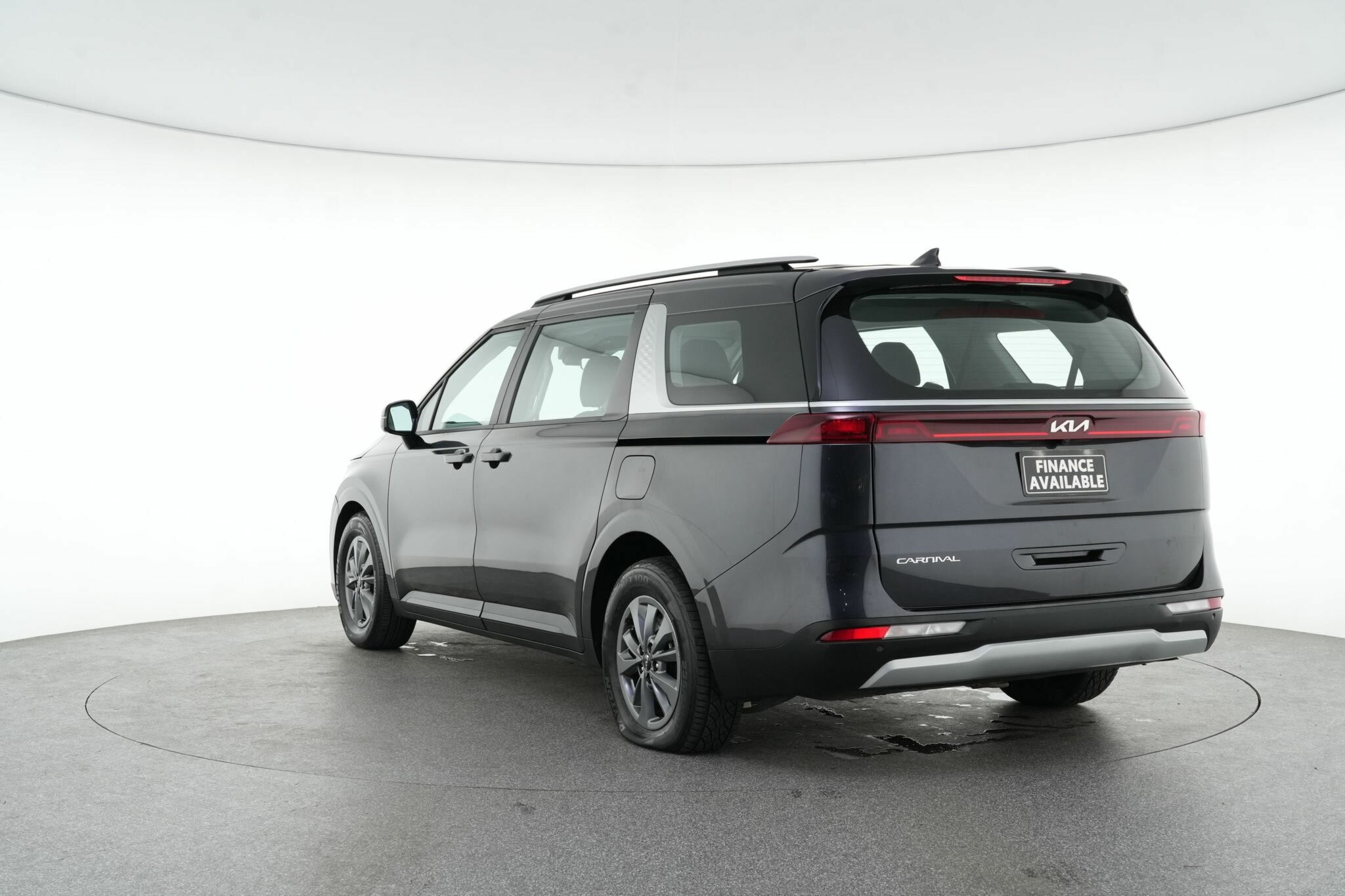 Kia Carnival image 4