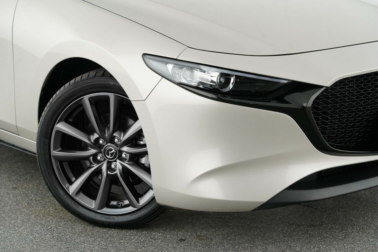 Mazda 3 image 2