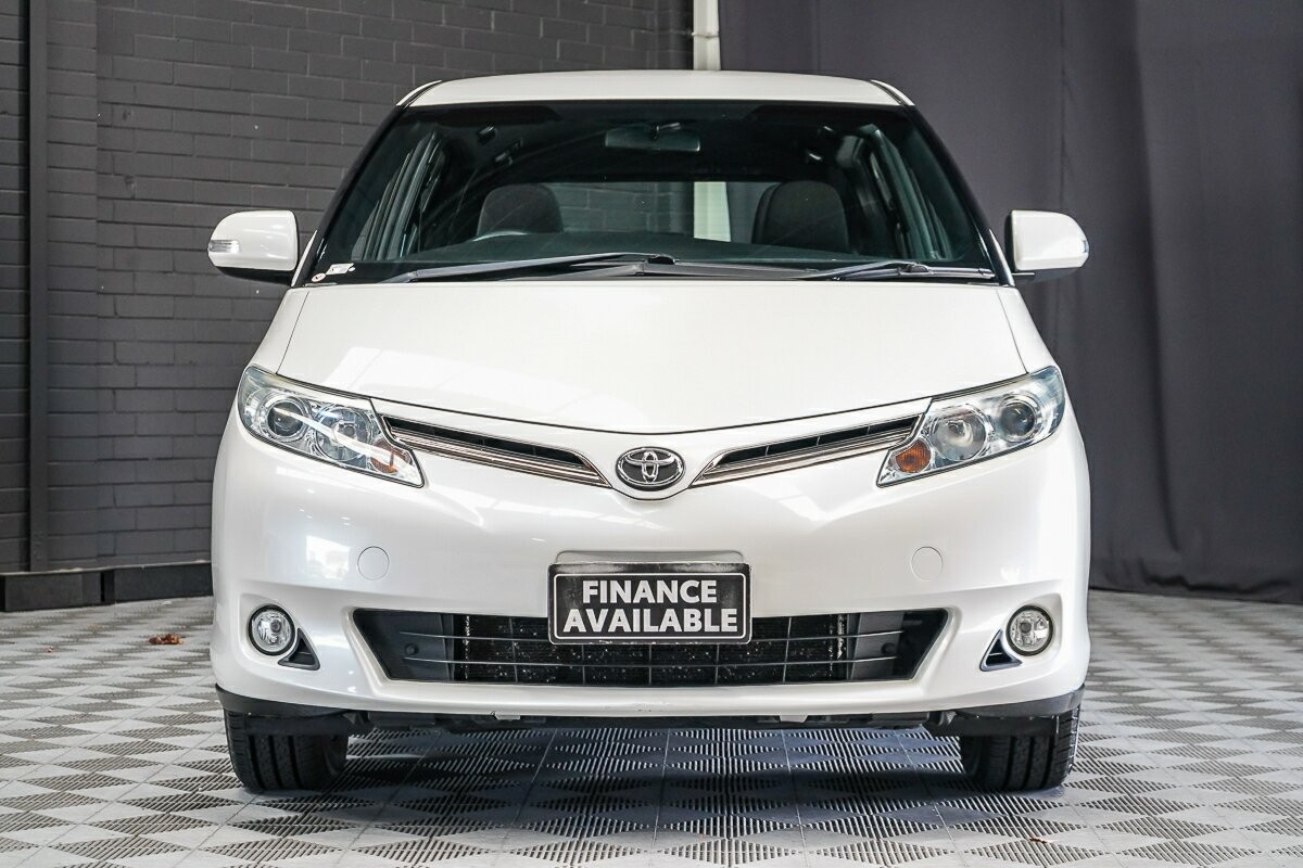 Toyota Tarago image 3