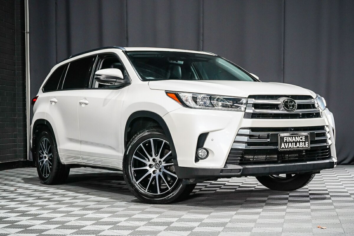 Toyota Kluger image 1
