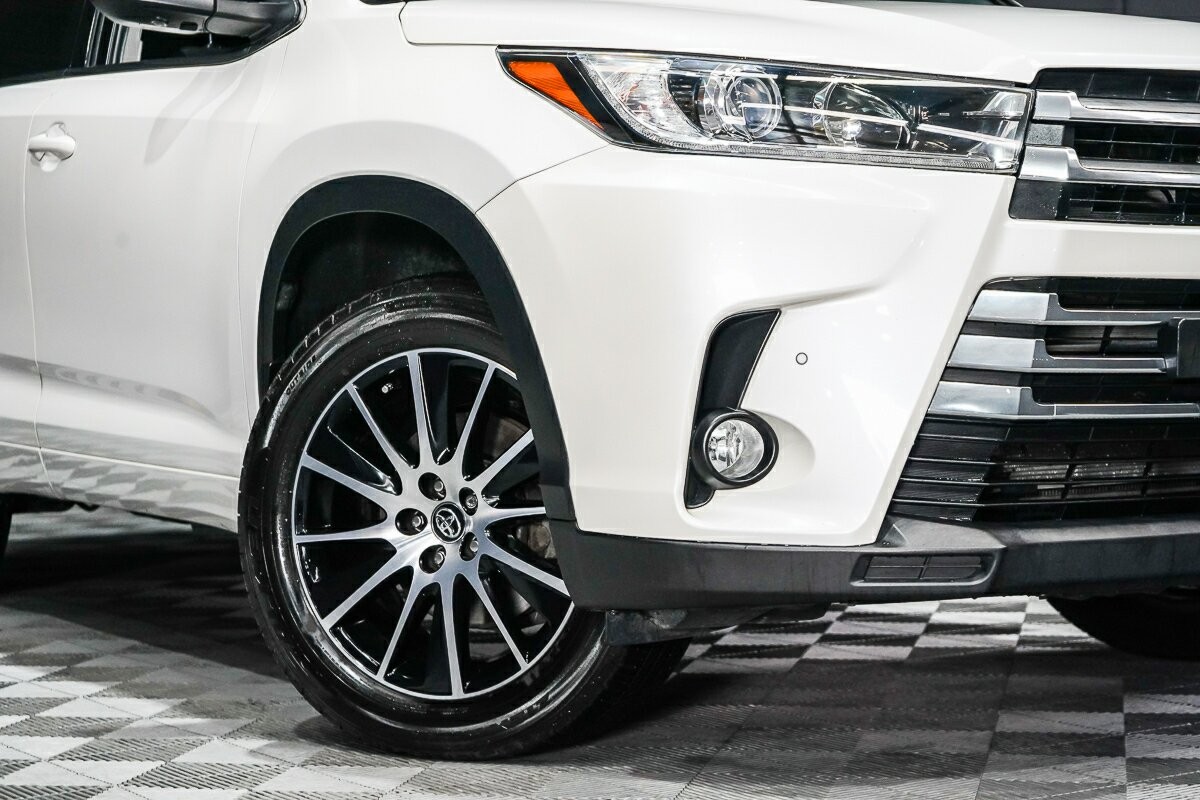 Toyota Kluger image 2