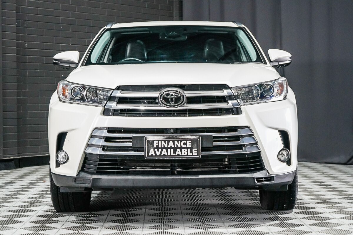 Toyota Kluger image 3