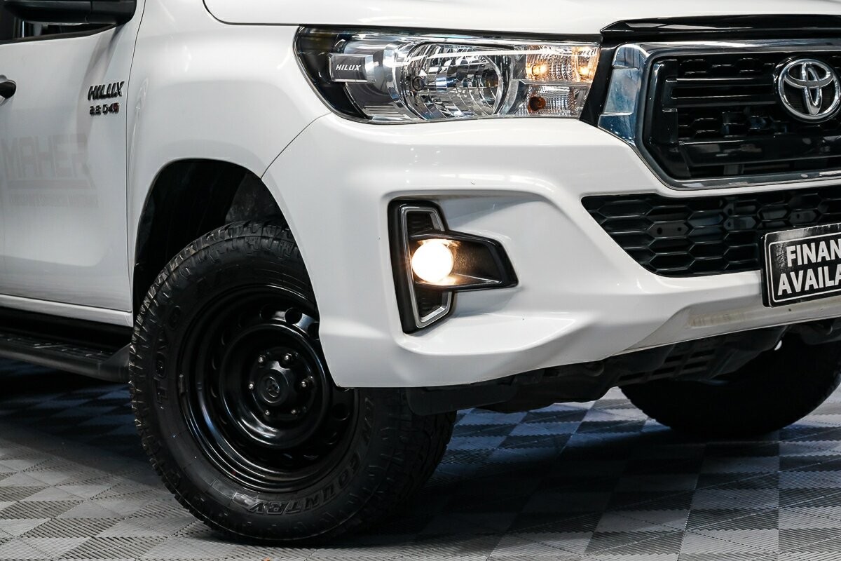 Toyota Hilux image 2