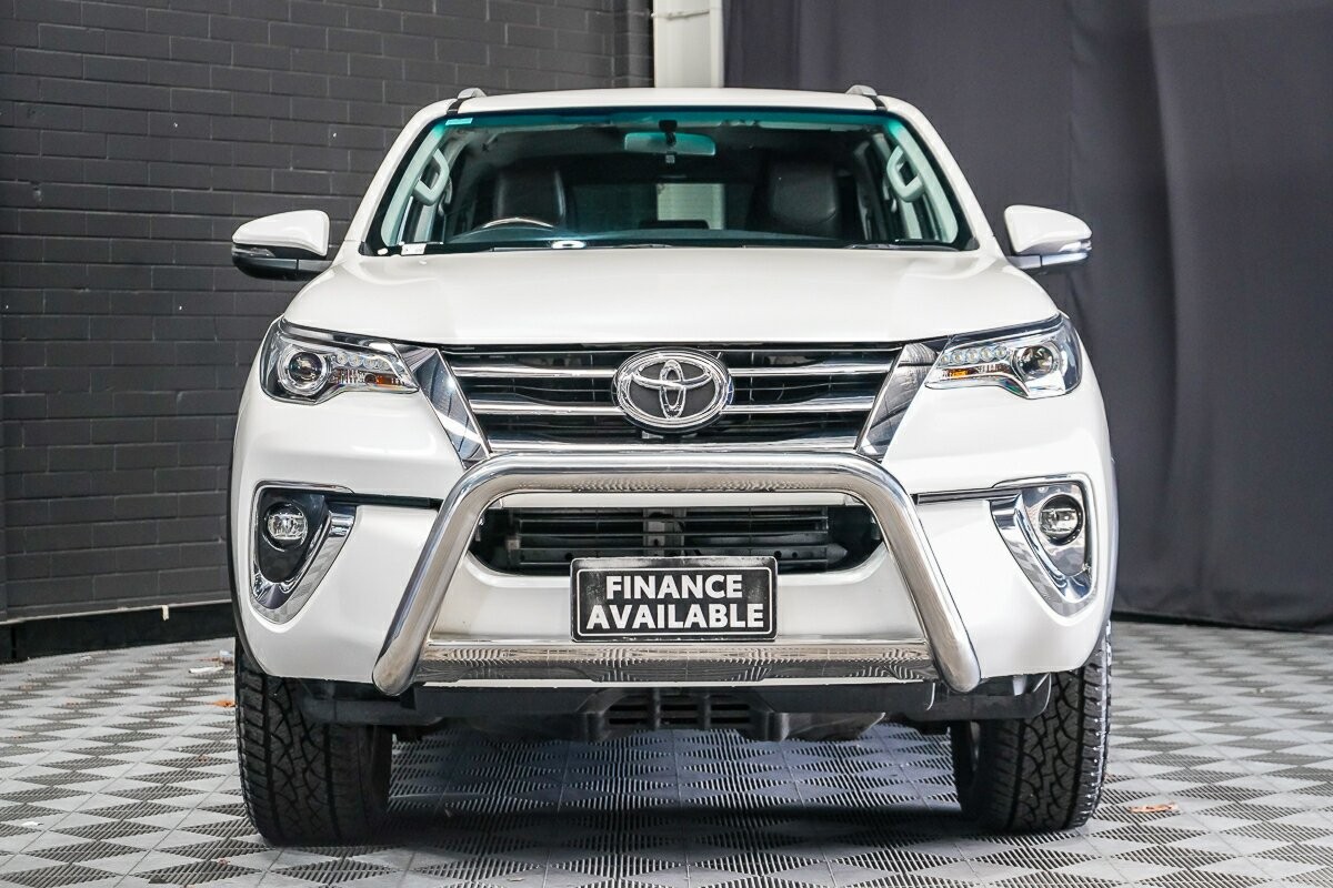 Toyota Fortuner image 3