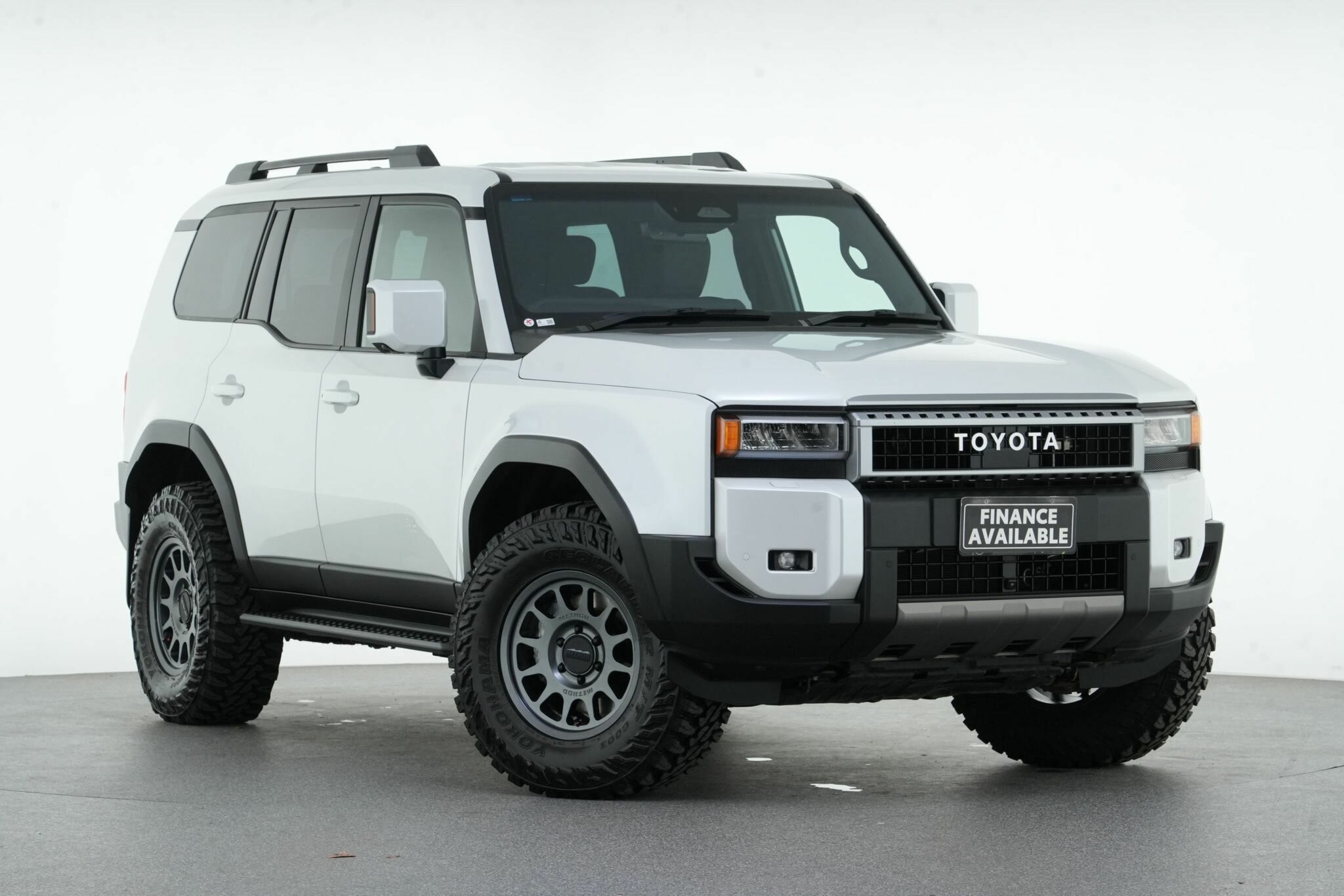 Toyota Landcruiser Prado image 1