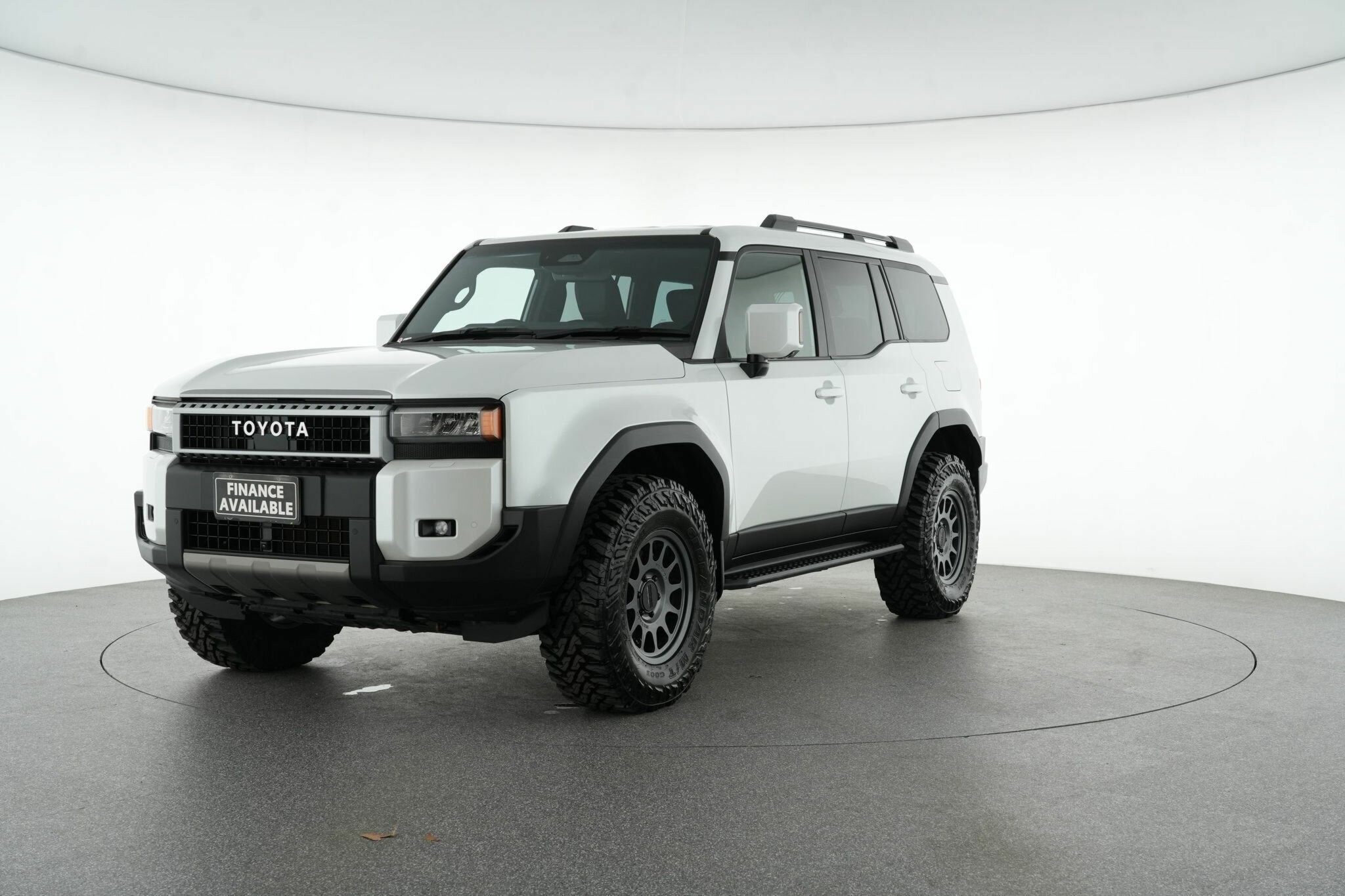 Toyota Landcruiser Prado image 4