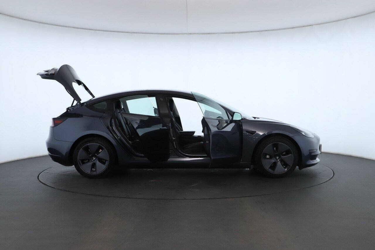 Tesla Model 3 image 2