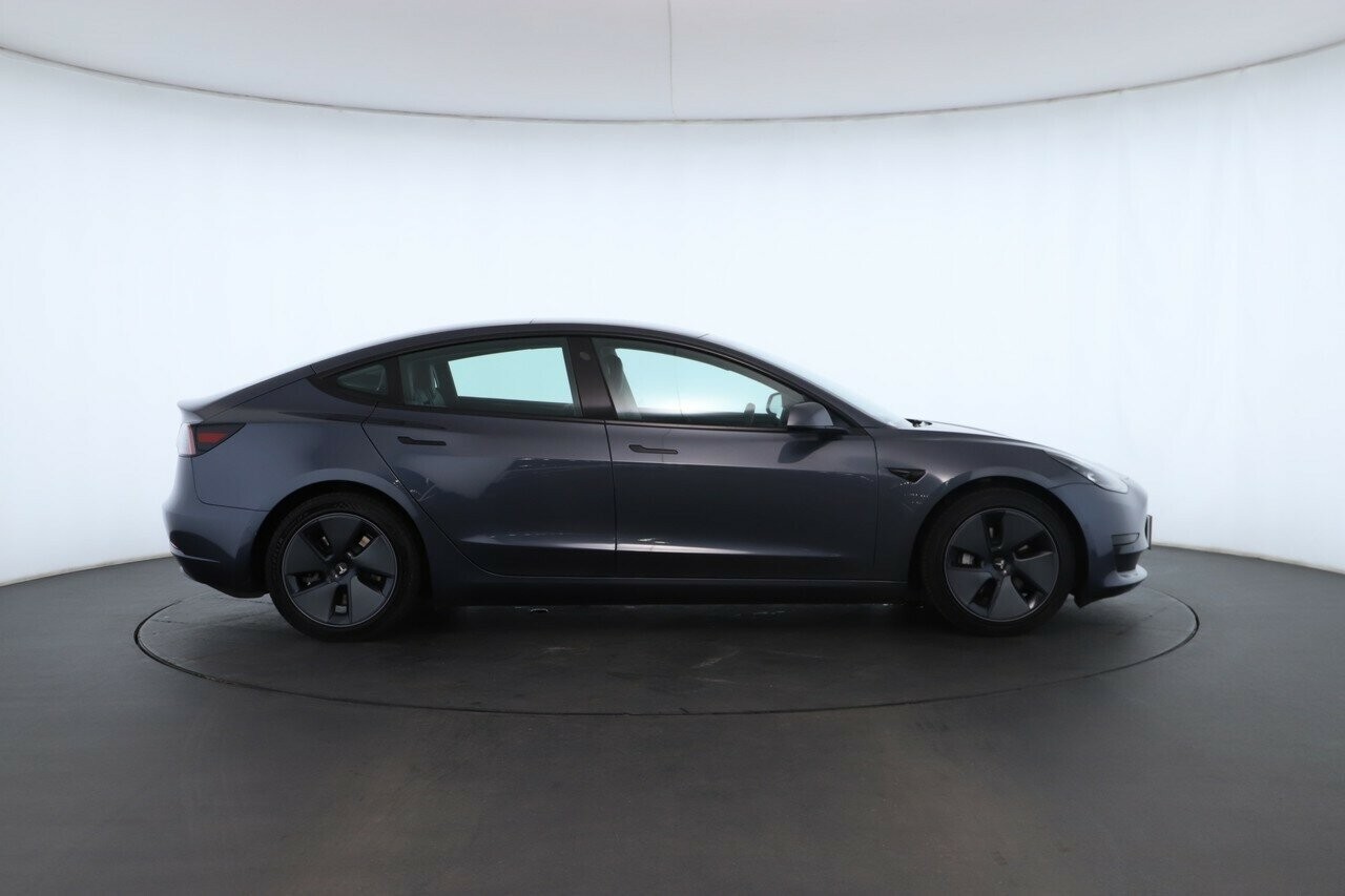 Tesla Model 3 image 3