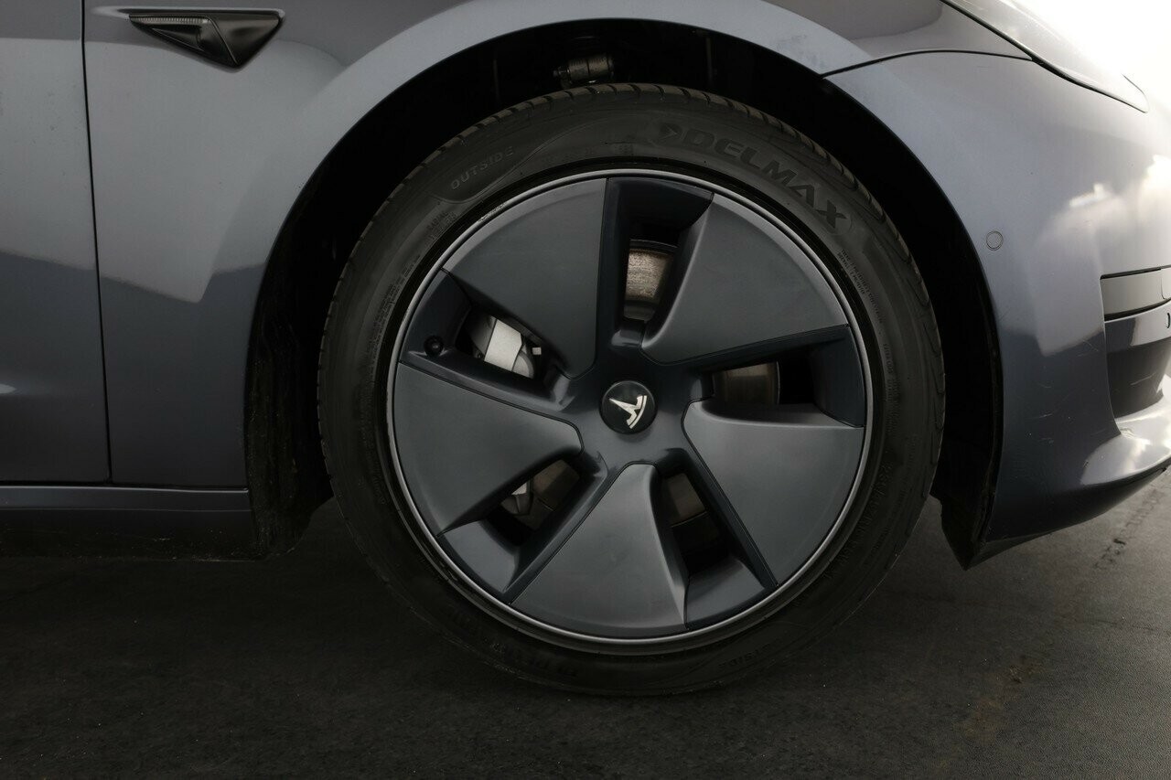 Tesla Model 3 image 4