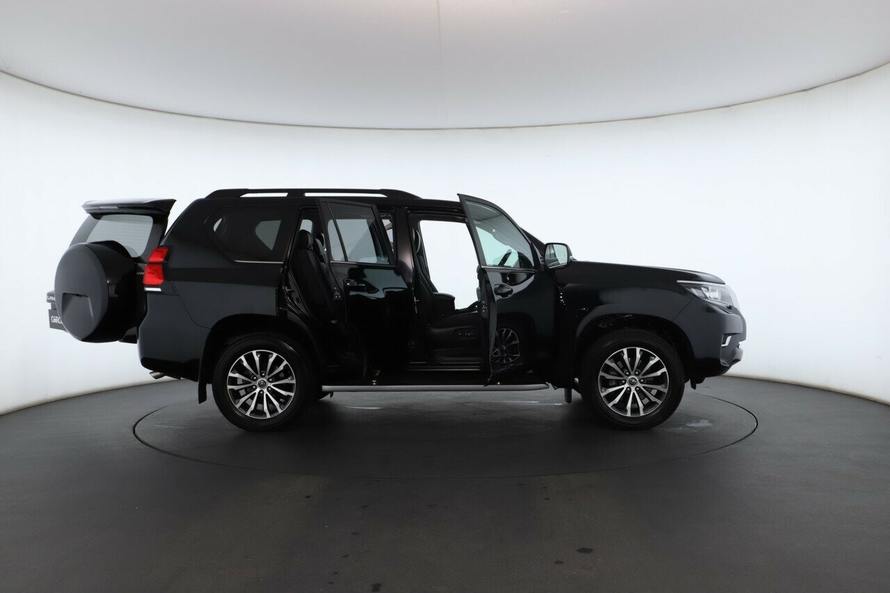 Toyota Landcruiser Prado image 2