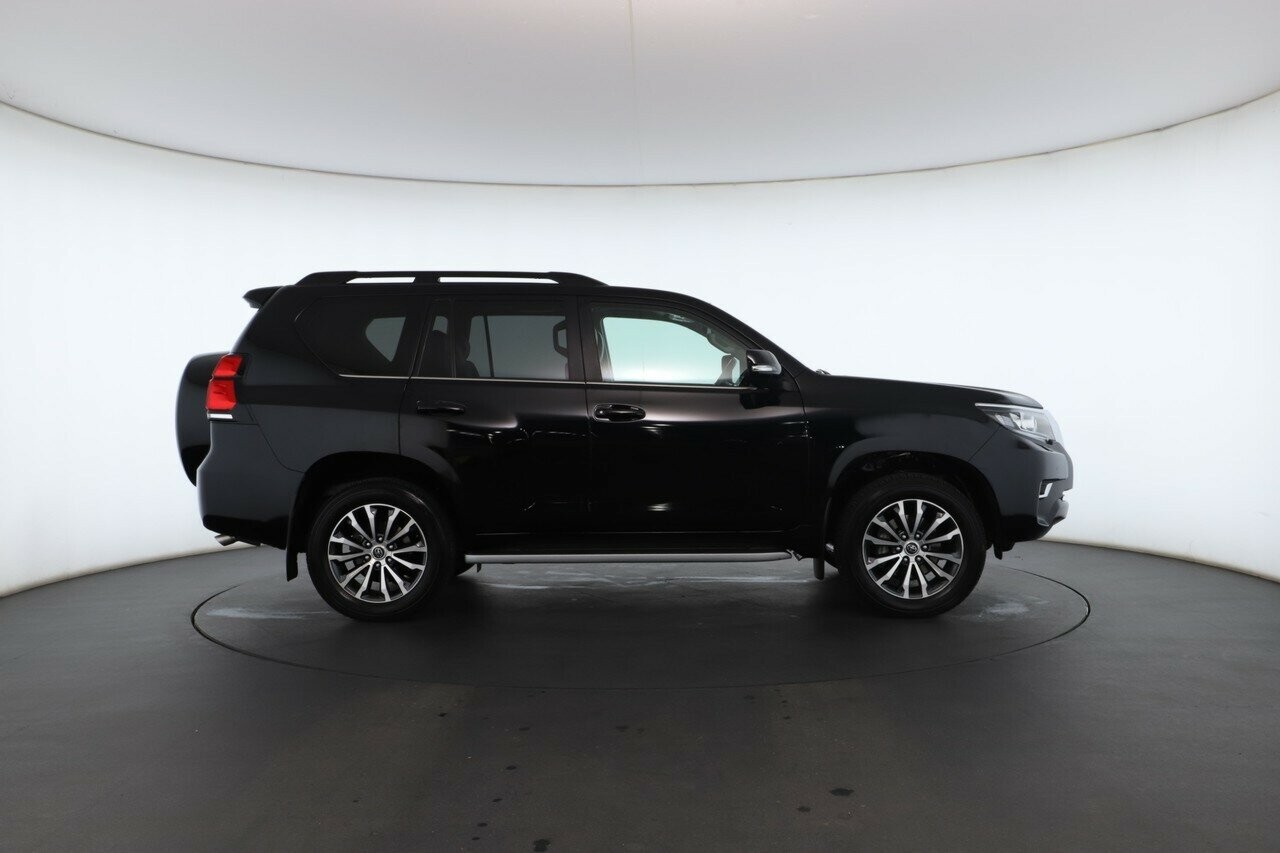 Toyota Landcruiser Prado image 3