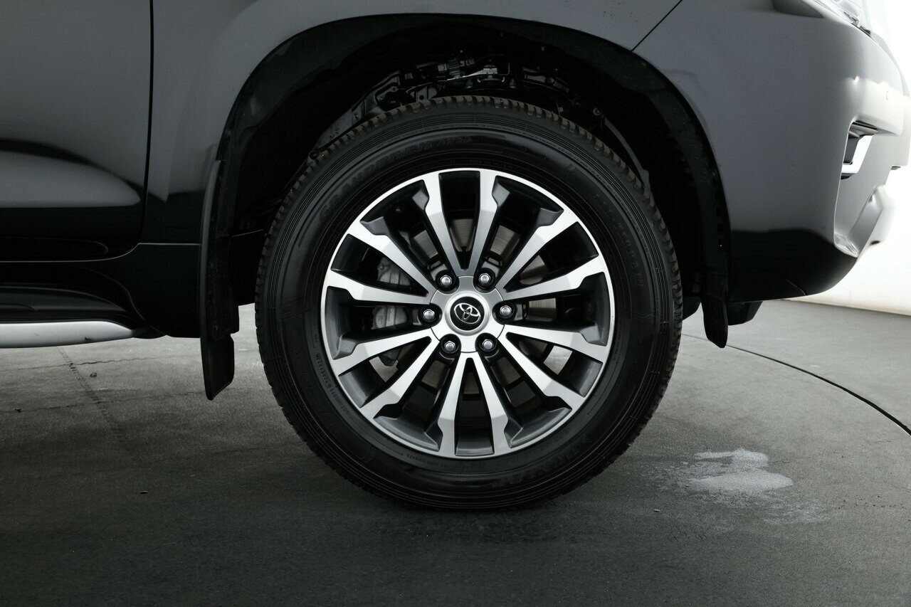 Toyota Landcruiser Prado image 4