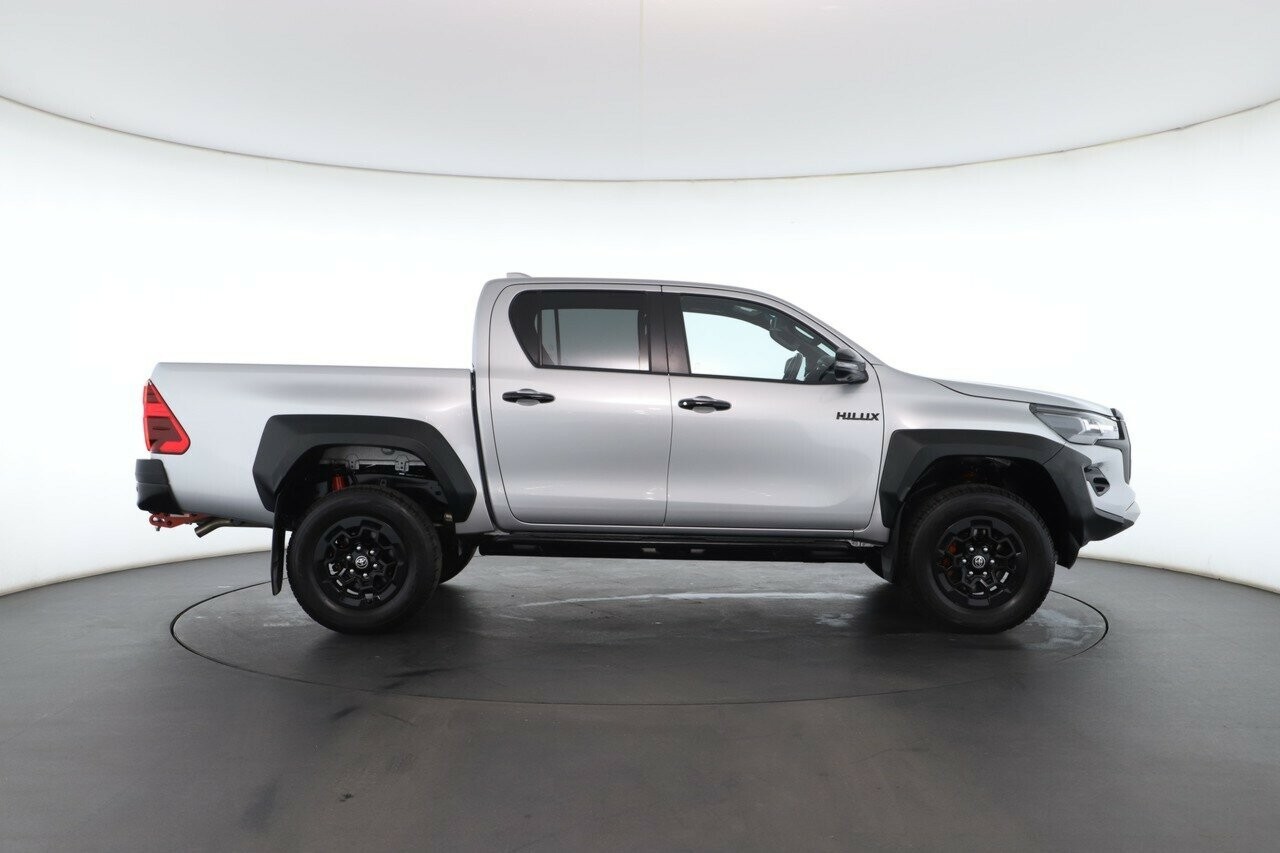 Toyota Hilux image 3