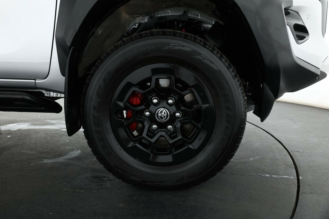 Toyota Hilux image 4