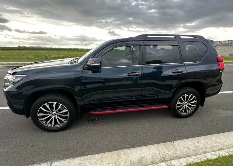 Toyota Landcruiser Prado image 1