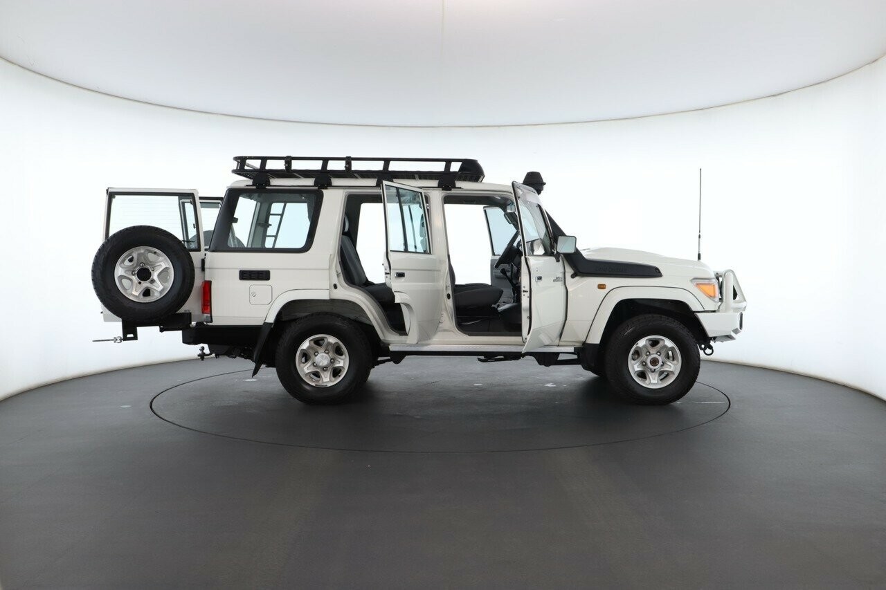 Toyota Landcruiser image 3