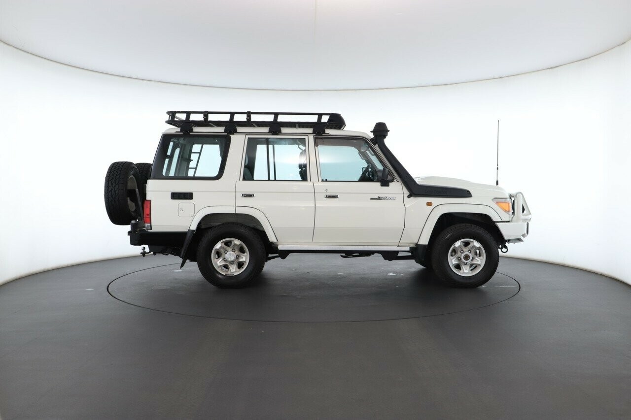 Toyota Landcruiser image 4