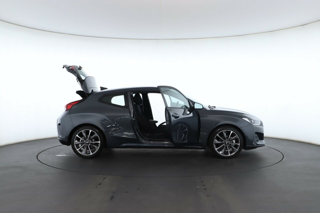 Hyundai Veloster image 2