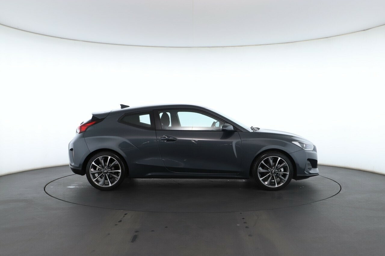 Hyundai Veloster image 3