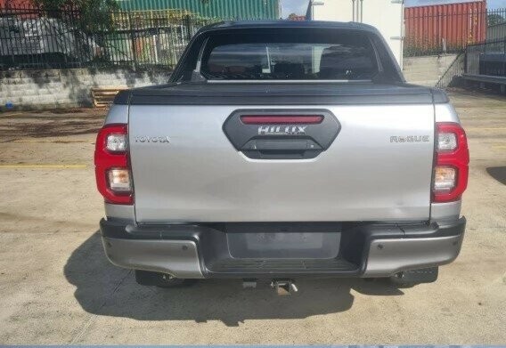 Toyota Hilux image 2