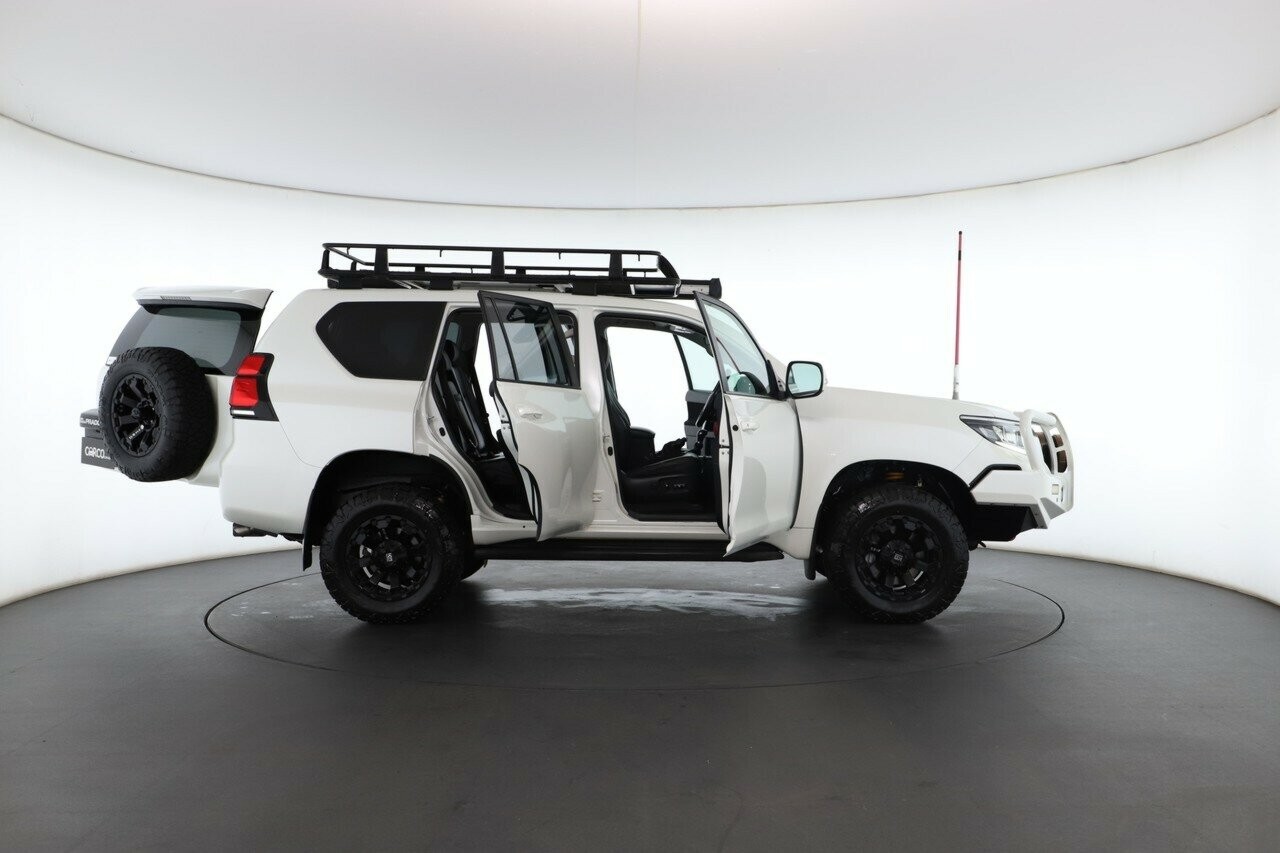 Toyota Landcruiser Prado image 2