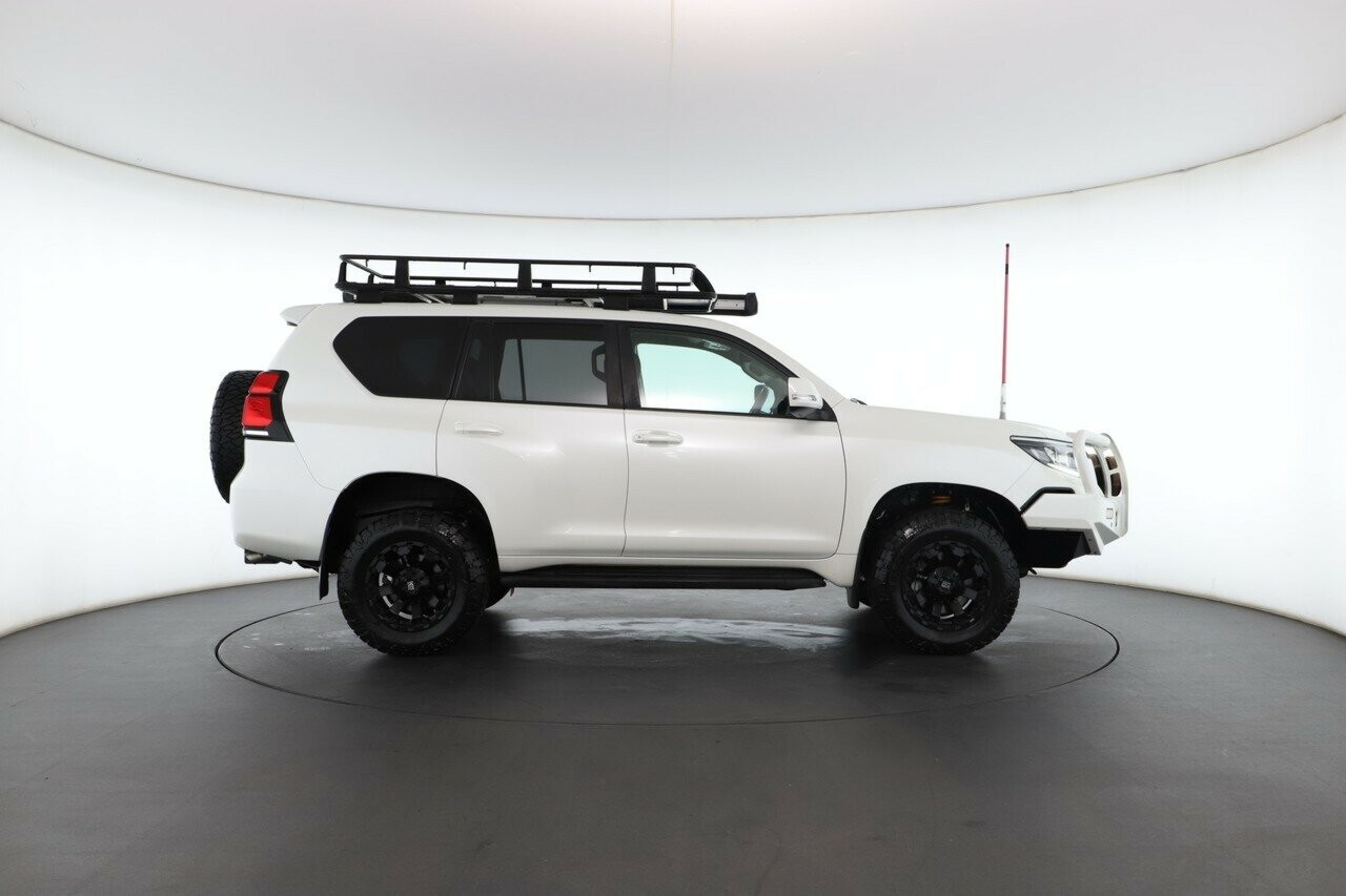 Toyota Landcruiser Prado image 3