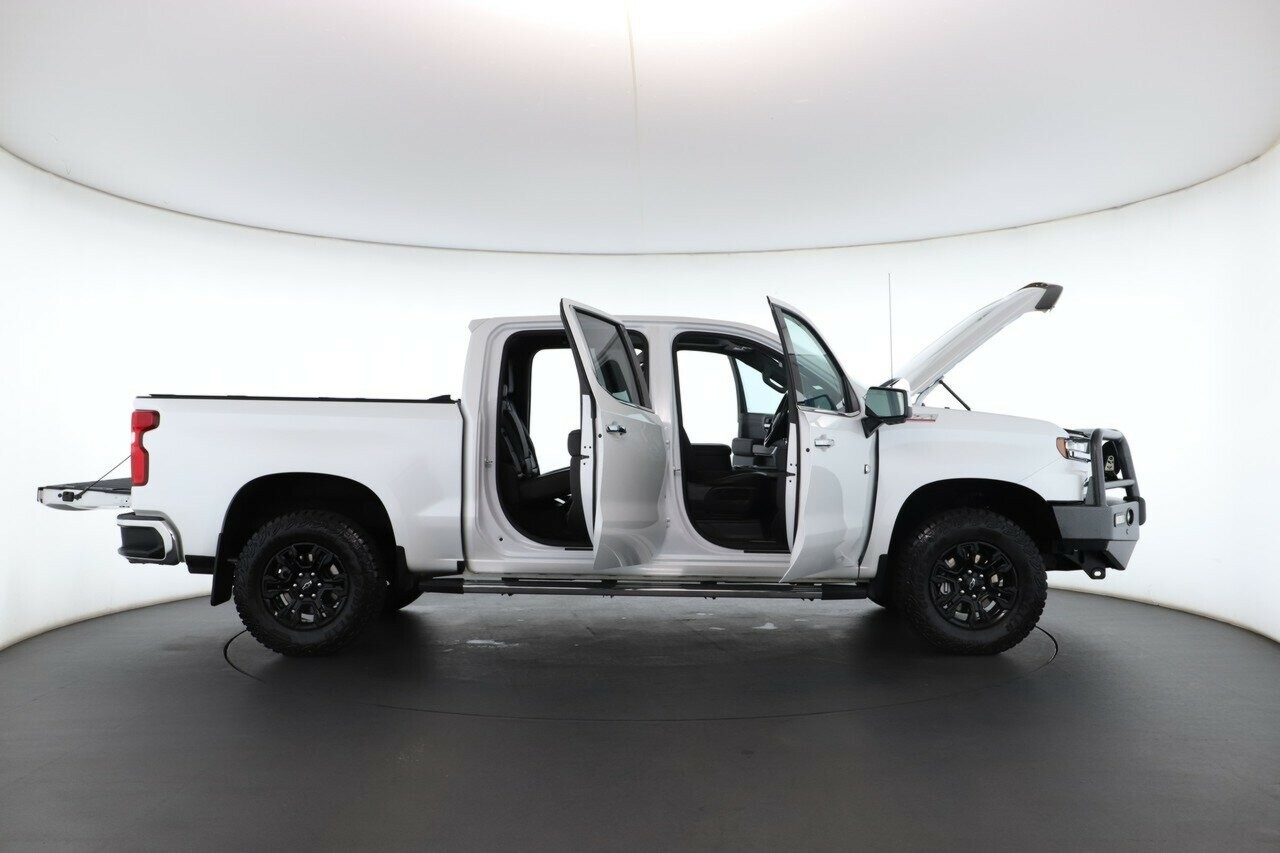 Chevrolet Silverado image 2