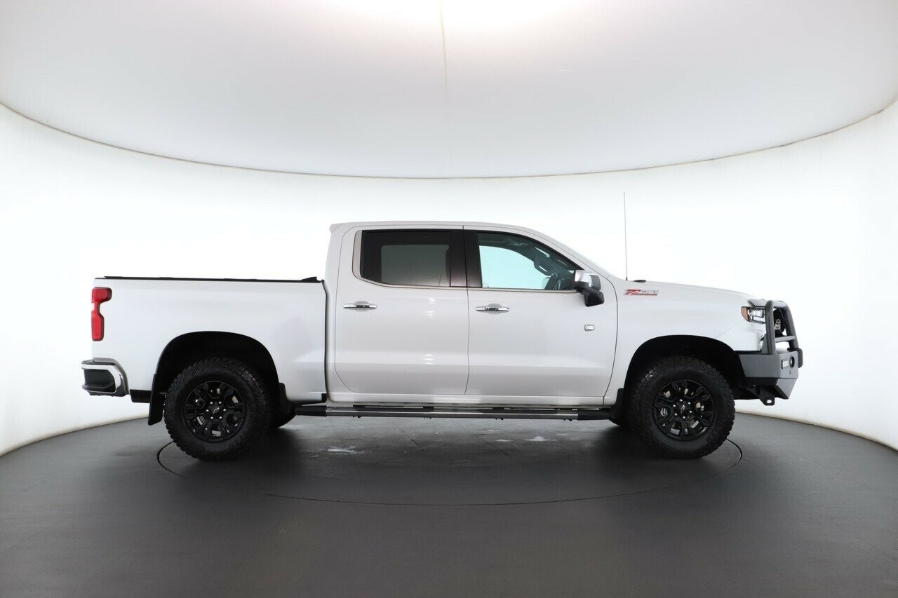 Chevrolet Silverado image 3