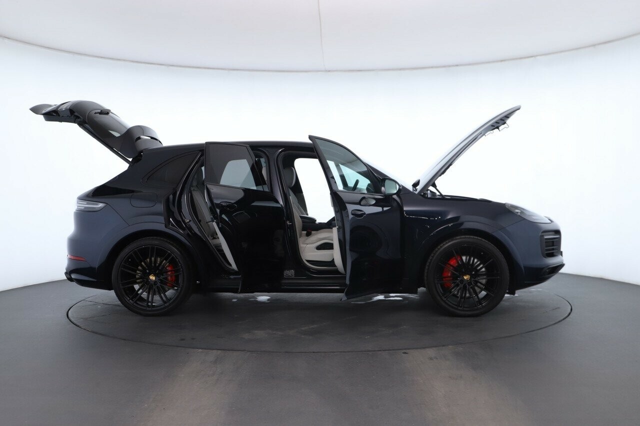 Porsche Cayenne image 2