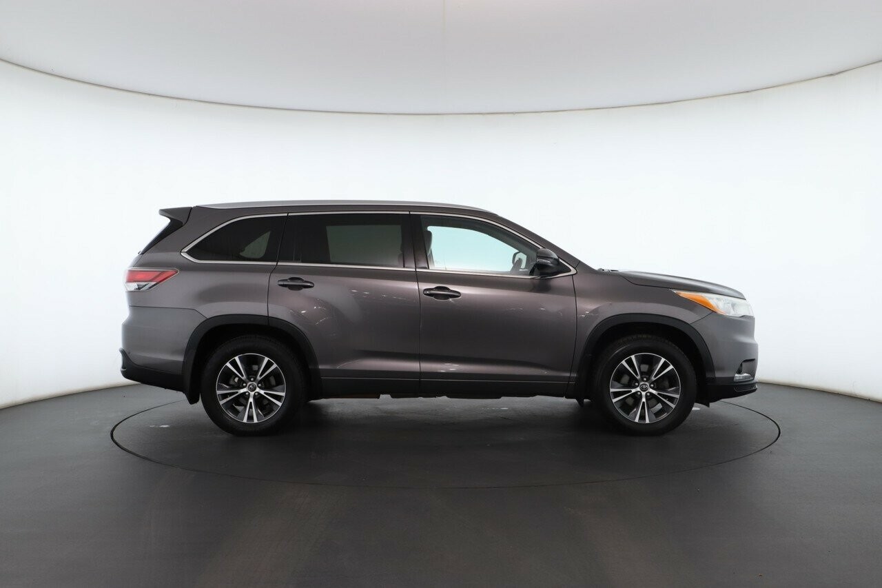 Toyota Kluger image 2